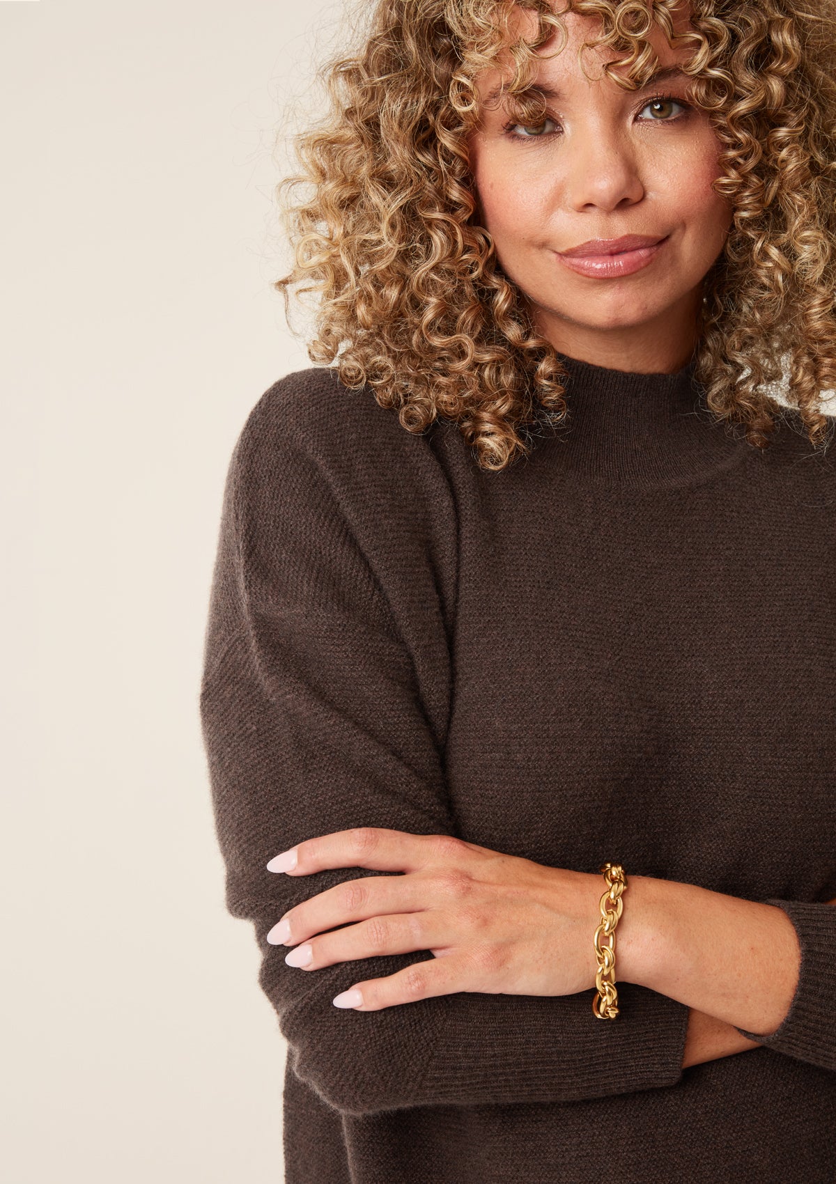 Cashmere Links Links Turtle Neck Sweater in Americano Brown