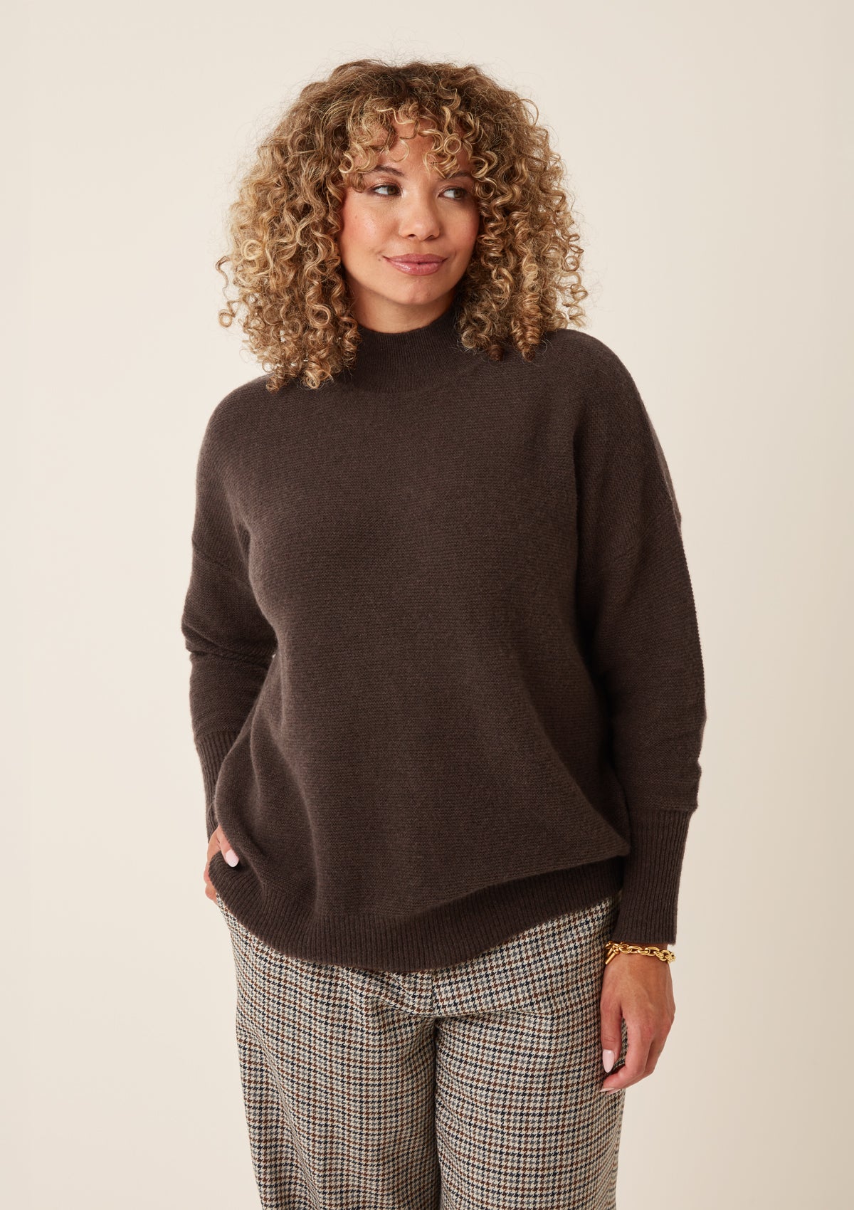 Cashmere Links Links Turtle Neck Sweater in Americano Brown