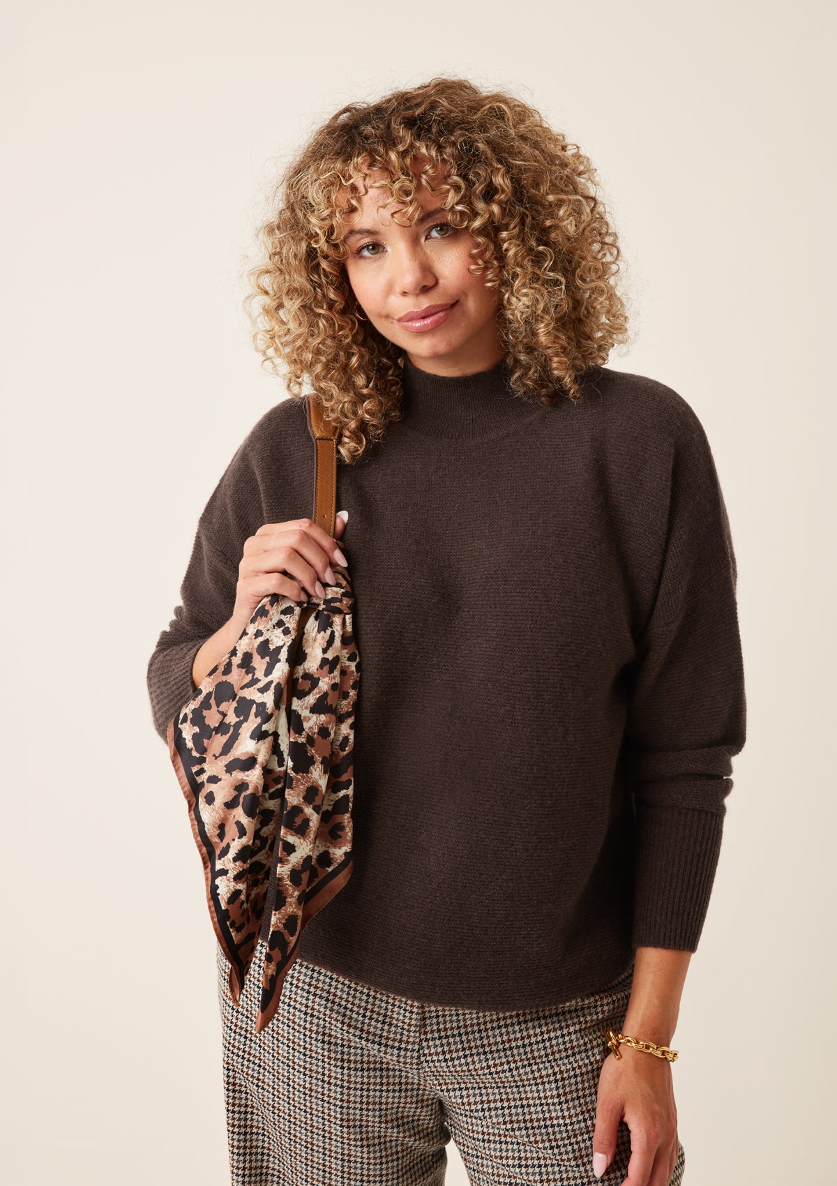 Cashmere Links Links Turtle Neck Sweater in Americano Brown