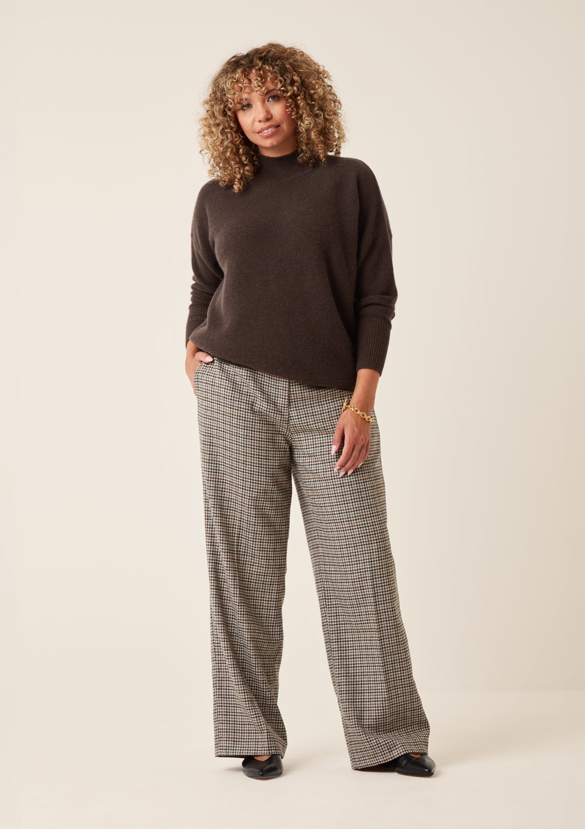 Cashmere Links Links Turtle Neck Sweater in Americano Brown