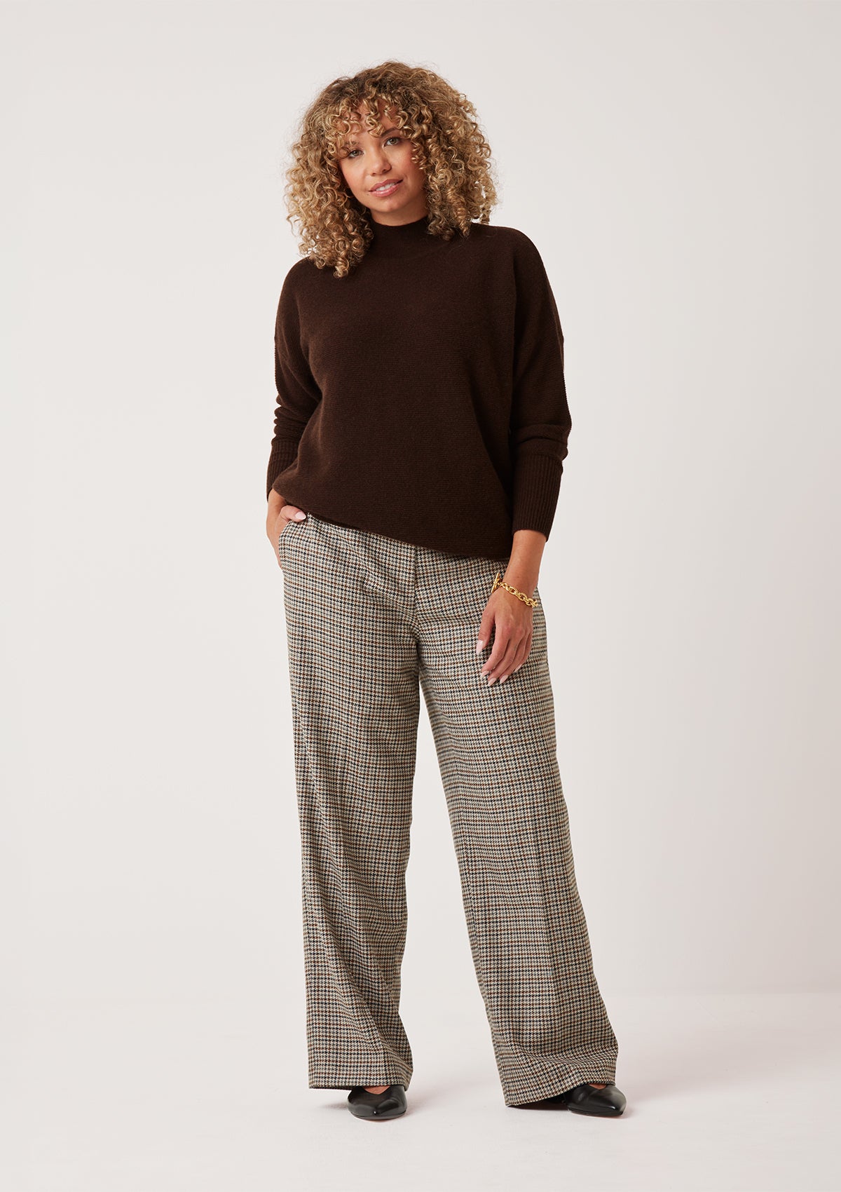 Cashmere Links Turtle Neck Sweater in Americano Brown