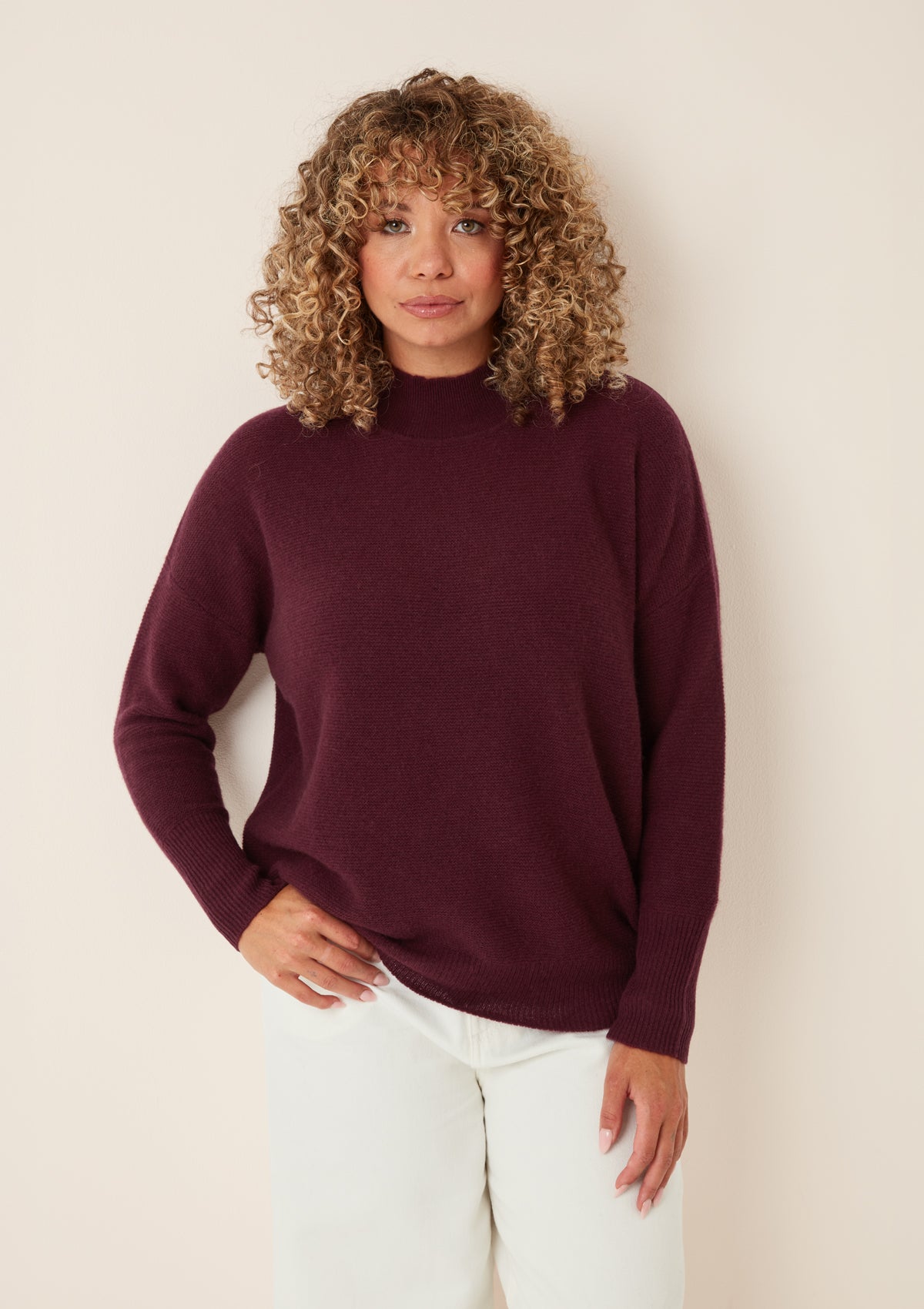 Cashmere Links Links Turtle Neck Sweater in Bordeaux Burgundy