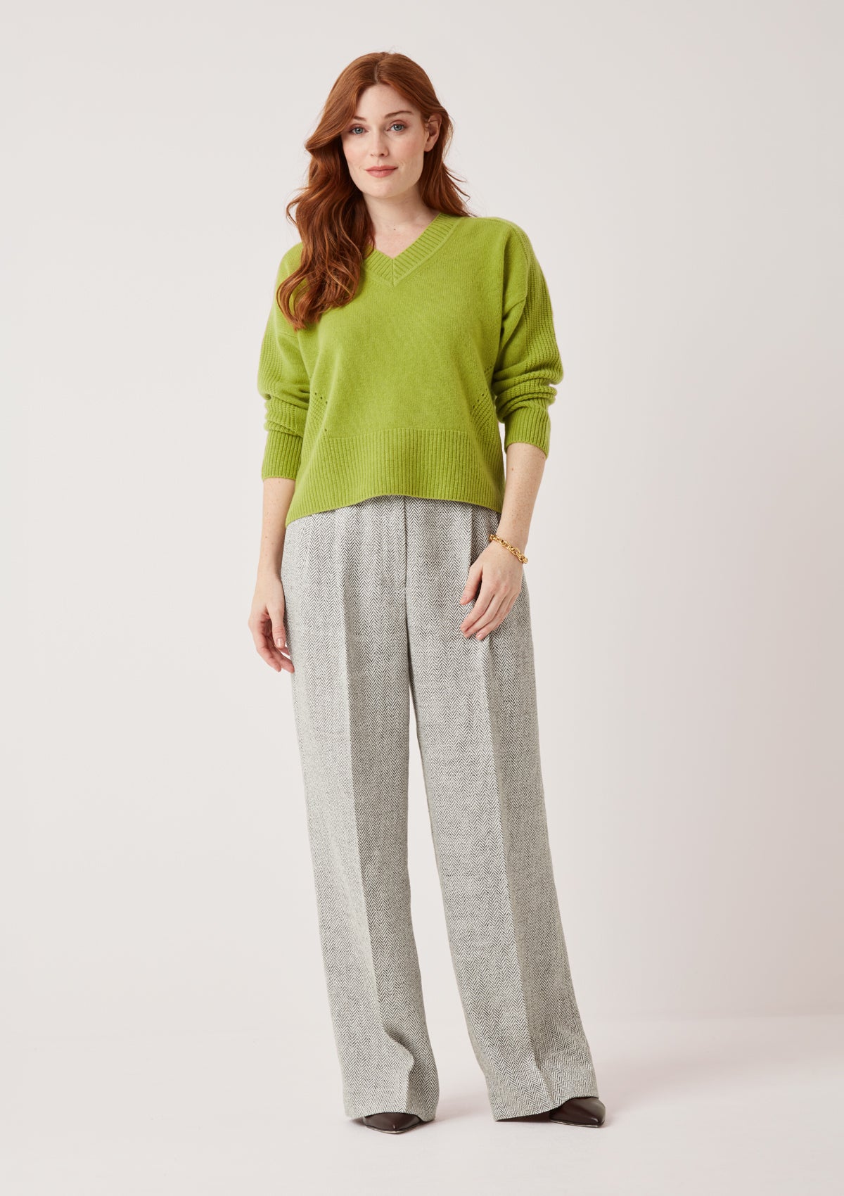 V Neck Lofty Sweatshirt in Pear Green