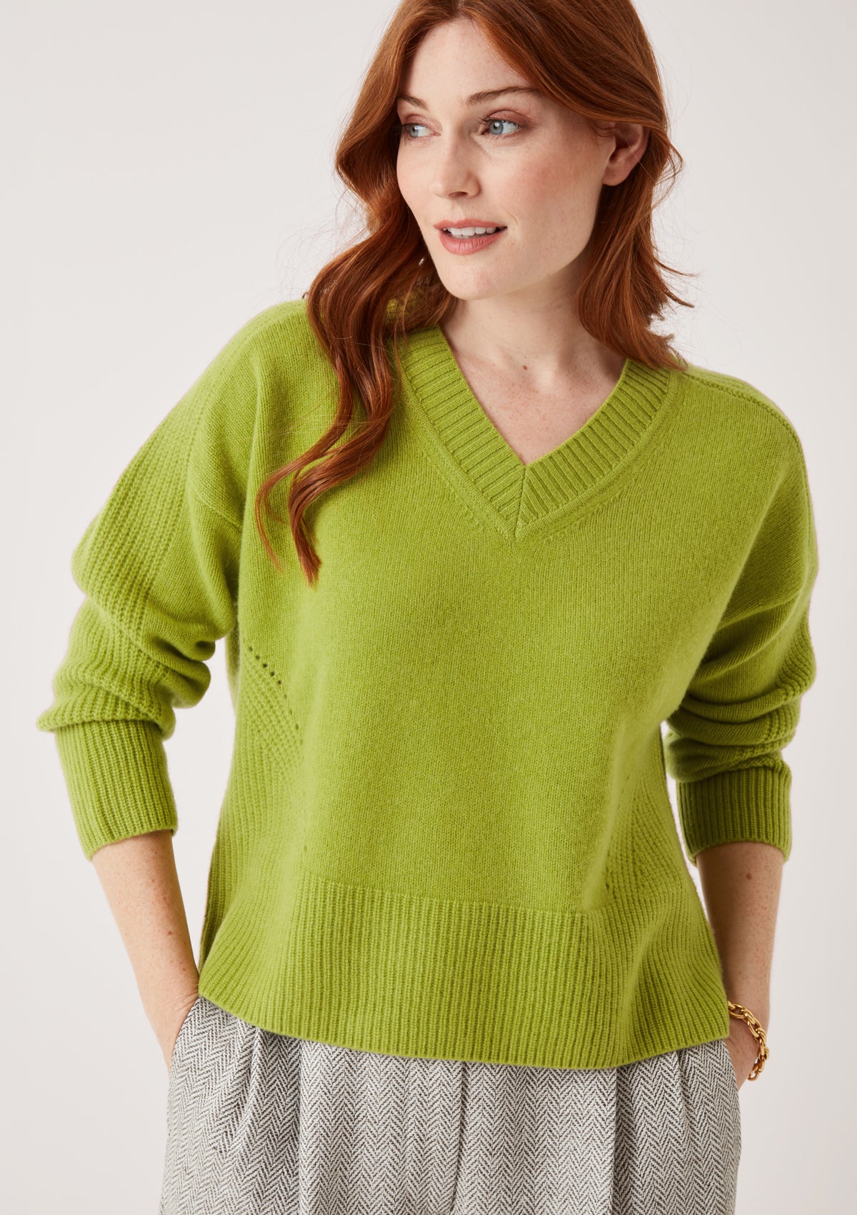 V Neck Lofty Sweatshirt in Pear Green
