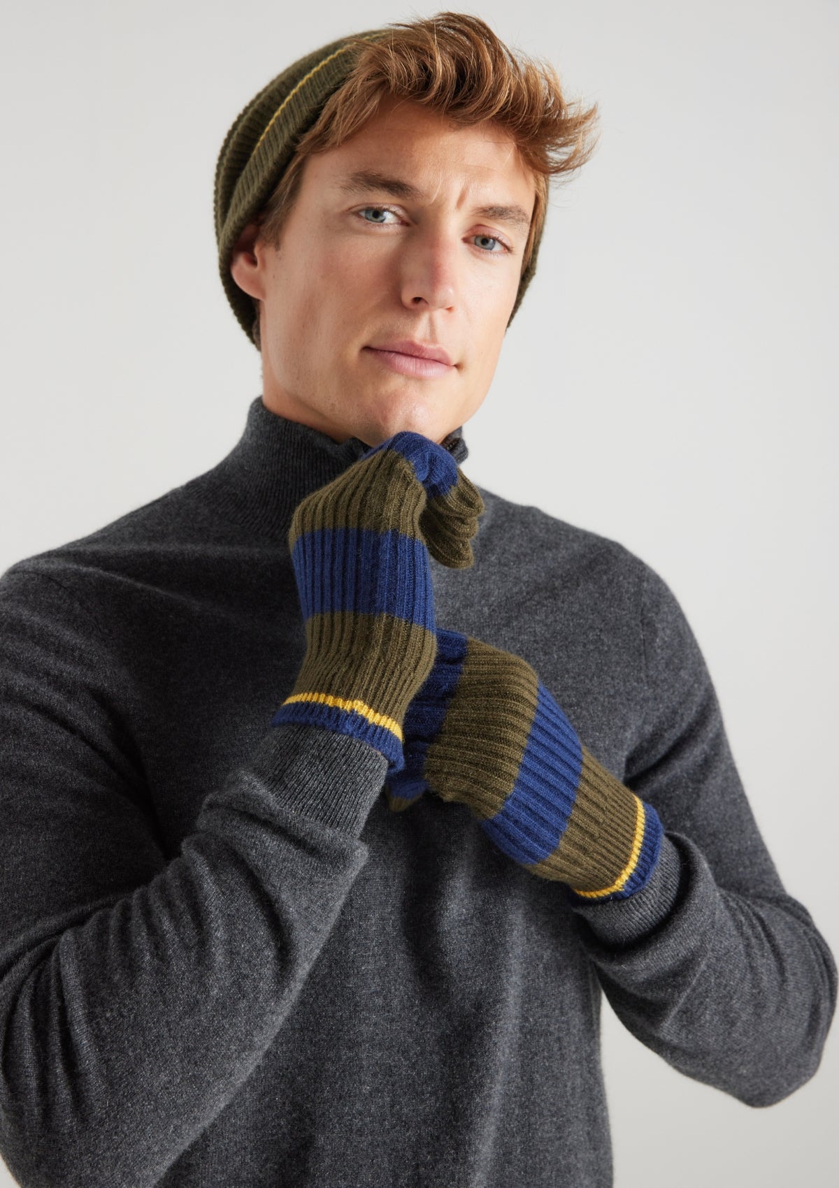 Mens Cashmere Gloves in Duffel Green