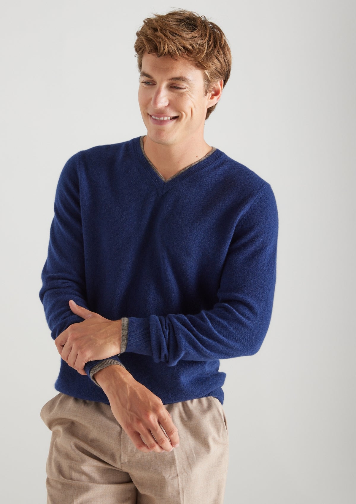Mens Cashmere V Neck Sweater in Midnight Blue