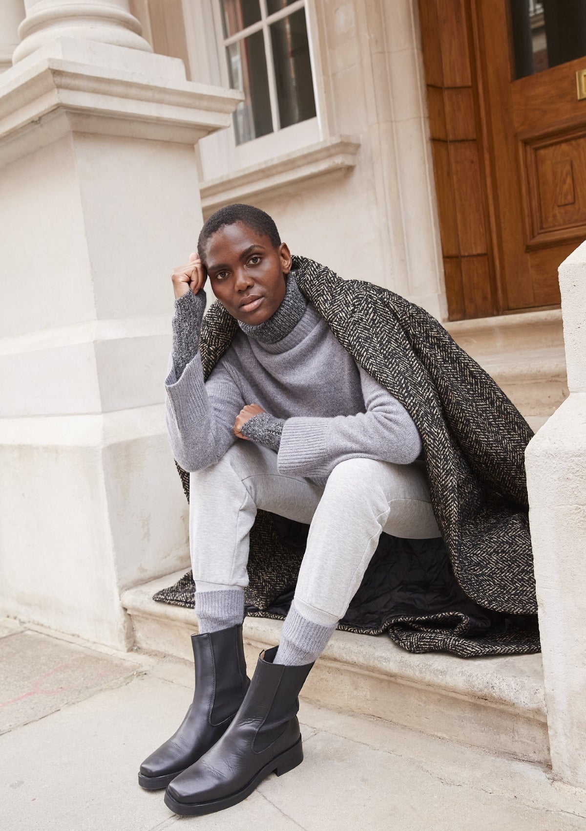 Cropped Cashmere Sweatshirt in Quarry Grey