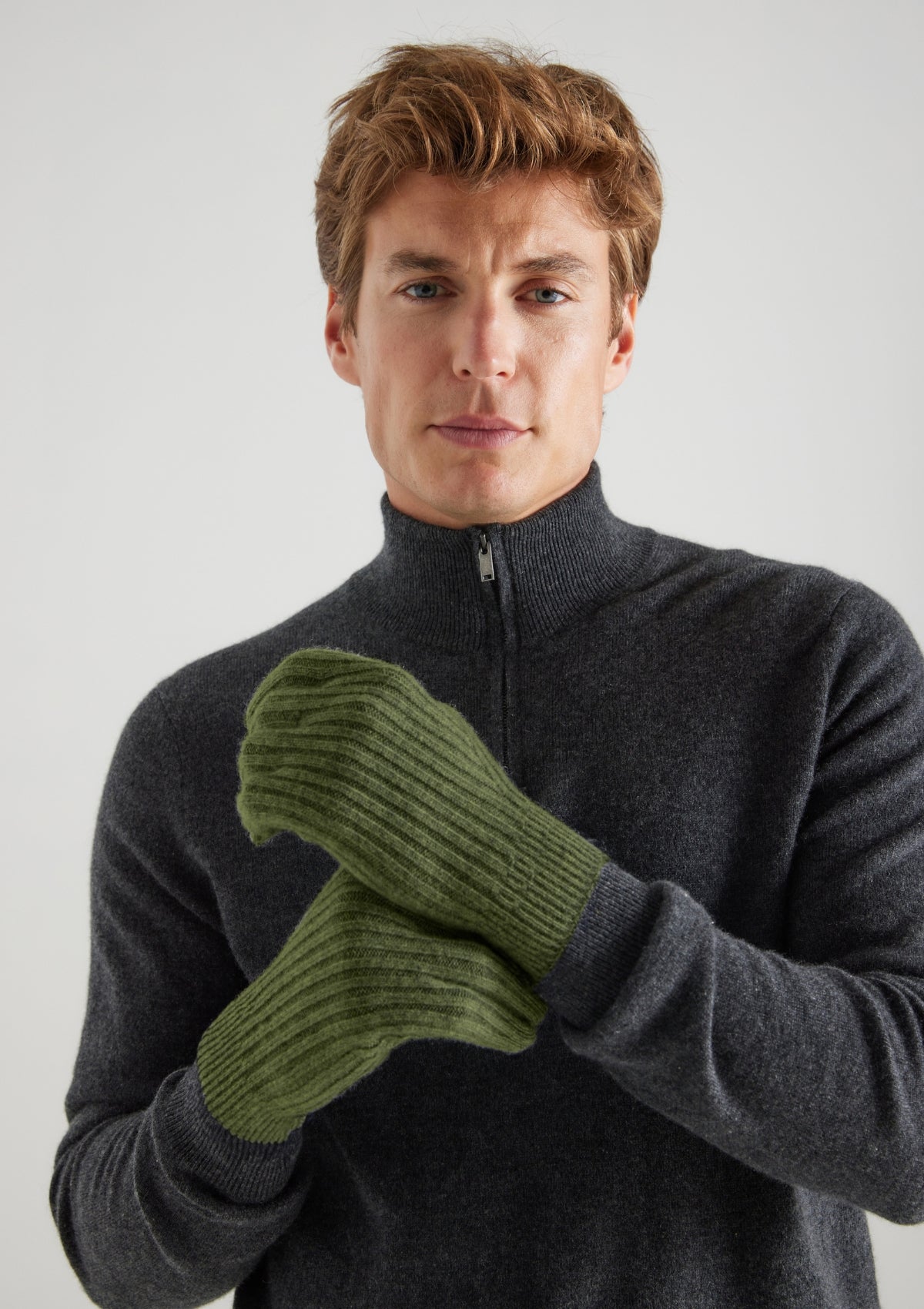Mens Cashmere Gloves in Cypress Green