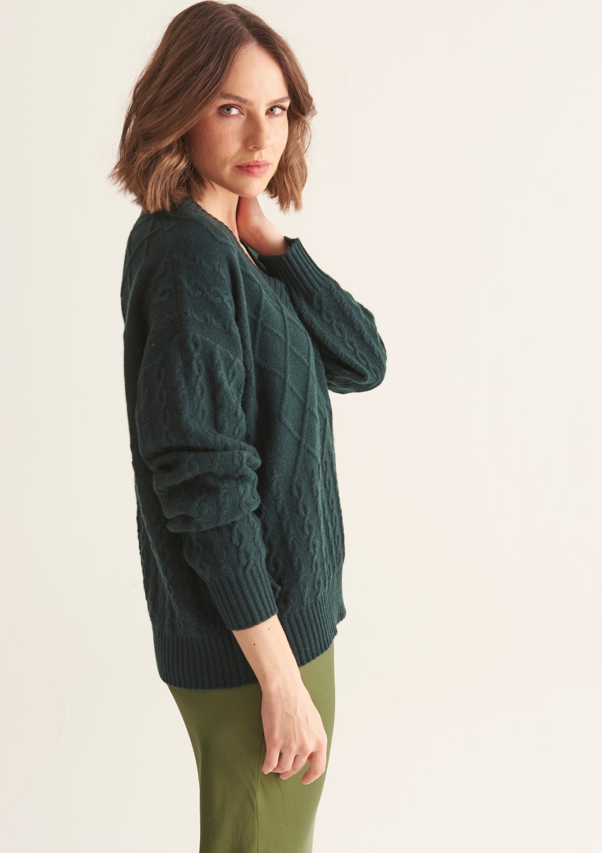 Ribbed Trim Cable Cashmere V Neck Sweater in Bottle Green