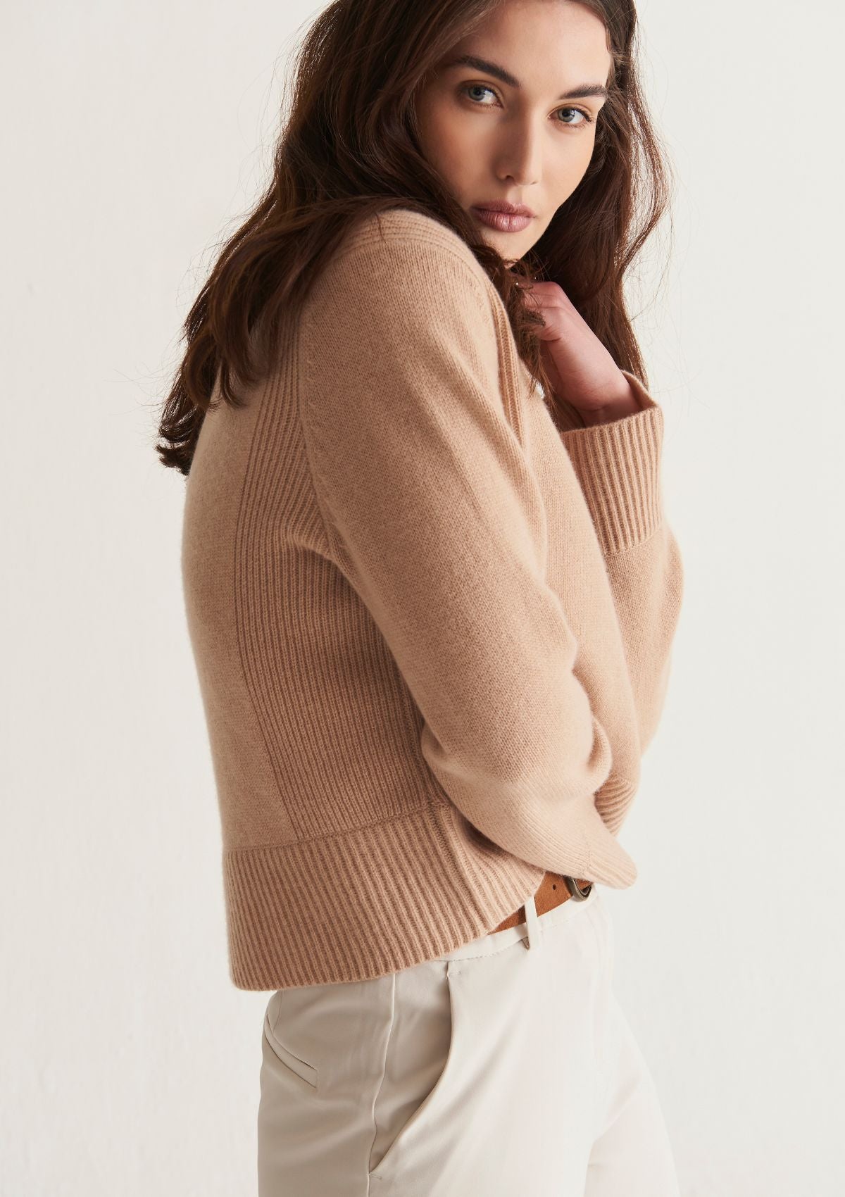Cropped Cashmere Sweatshirt in Toffee