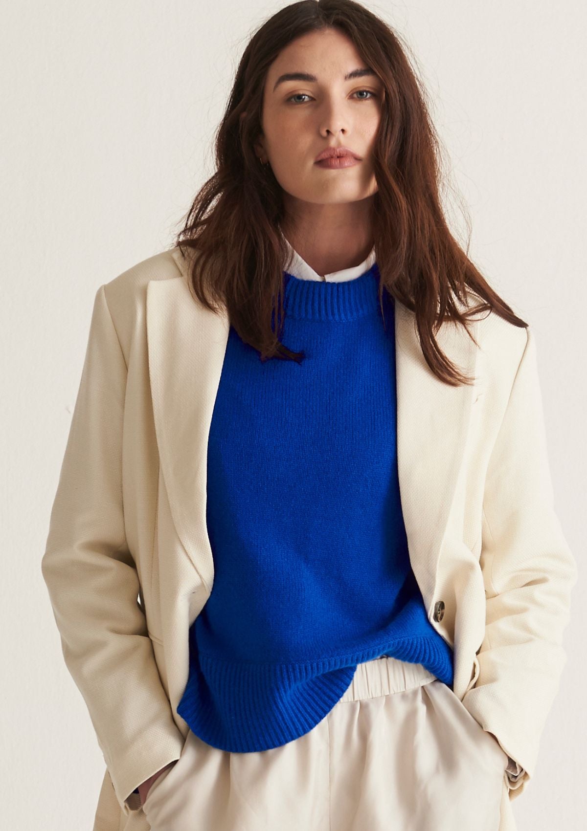 Cropped Cashmere Sweatshirt in Klein Blue