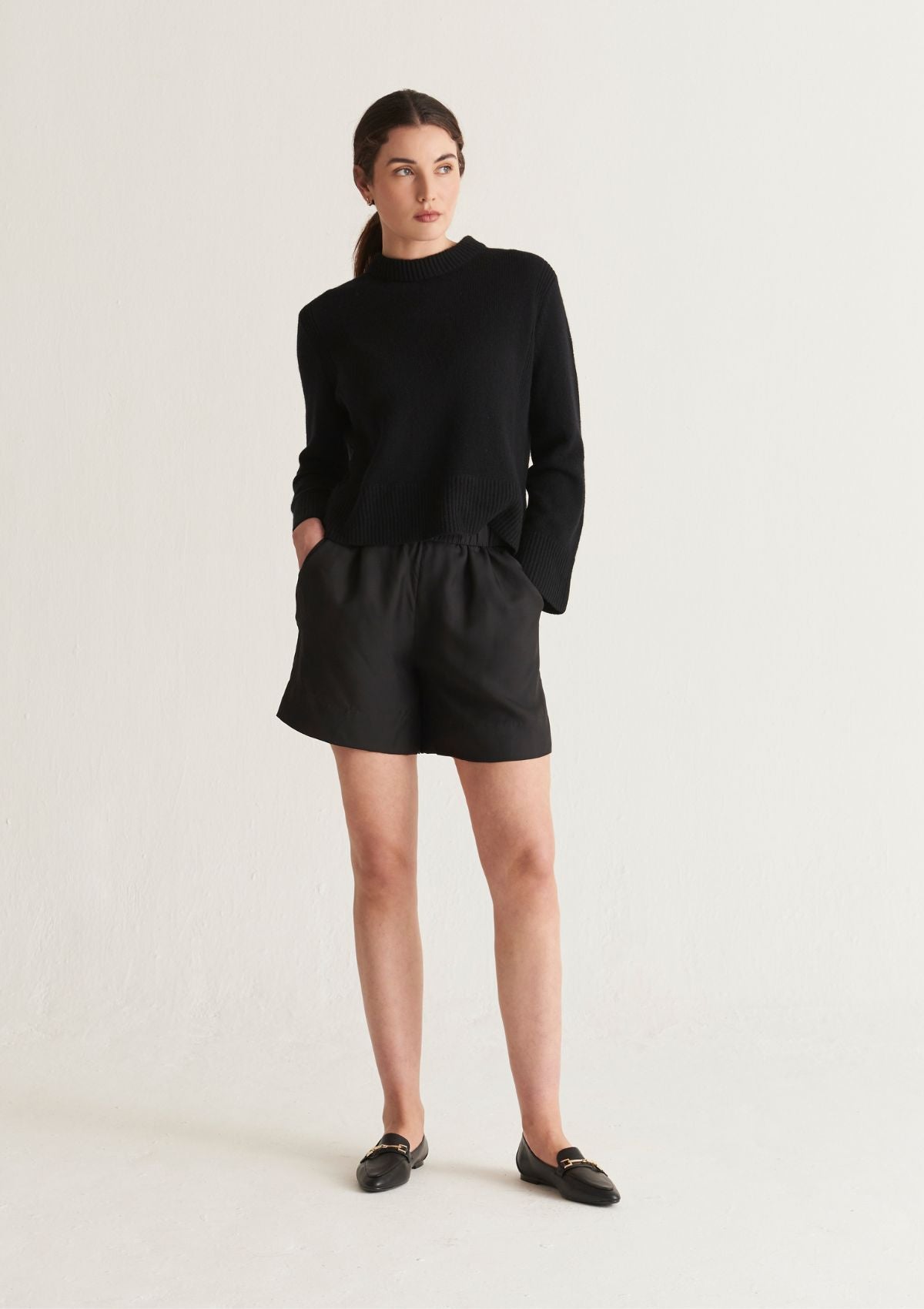 Cropped Cashmere Sweatshirt in Black