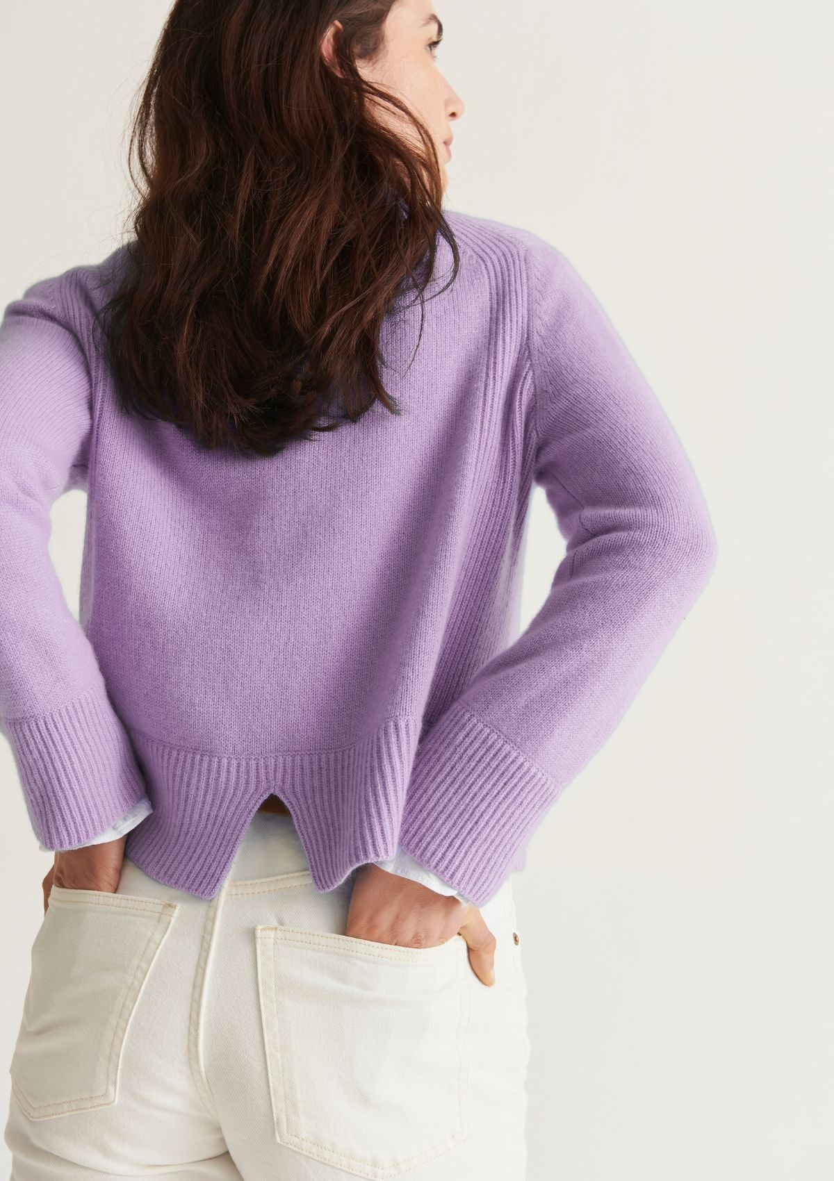Cropped Cashmere Sweatshirt in Lilac Bonbon