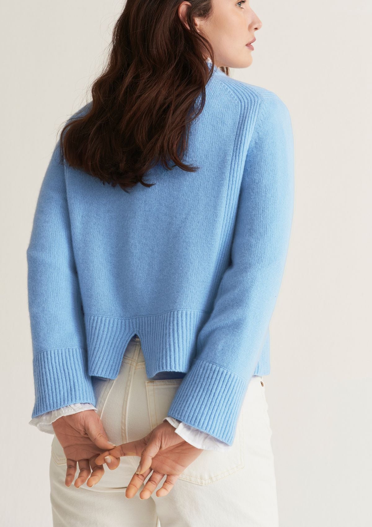 Cropped Cashmere Sweatshirt in Washed Blue