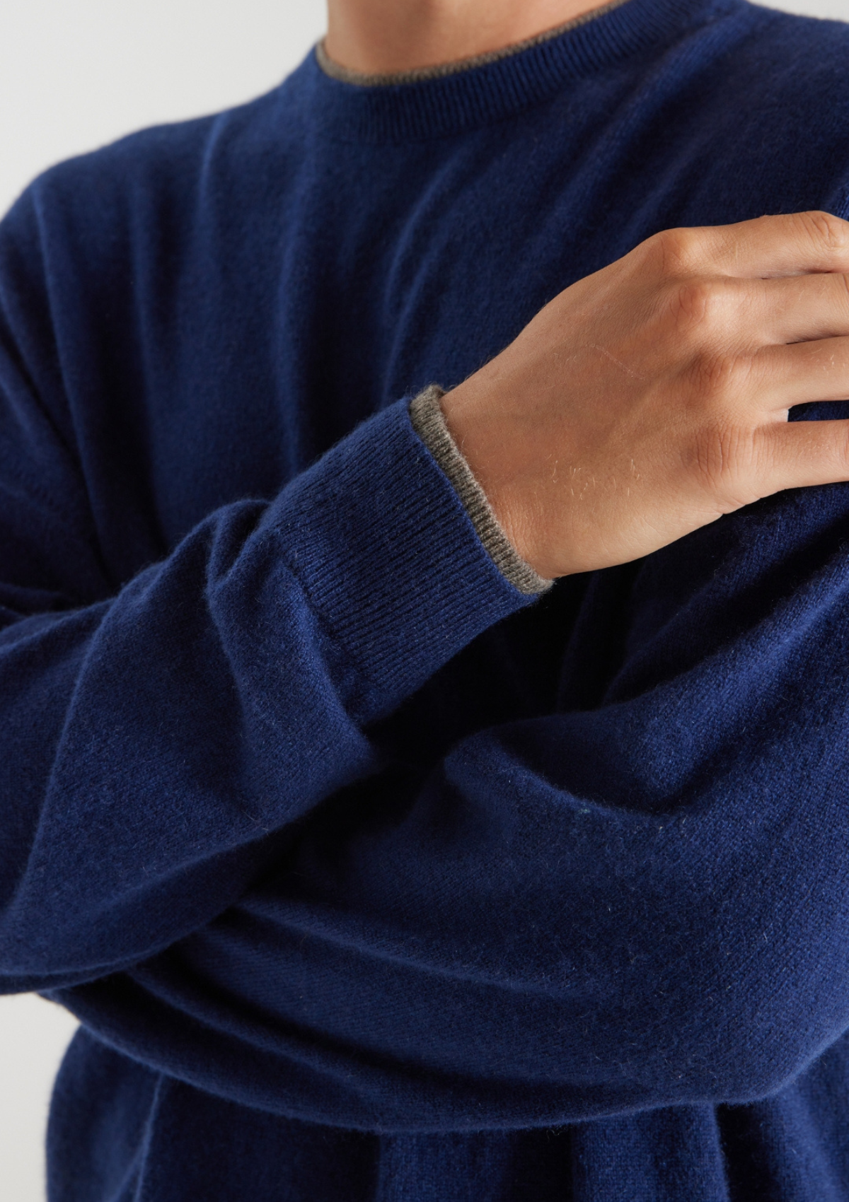 Mens Cashmere Crew Neck Sweater in Midnight Blue