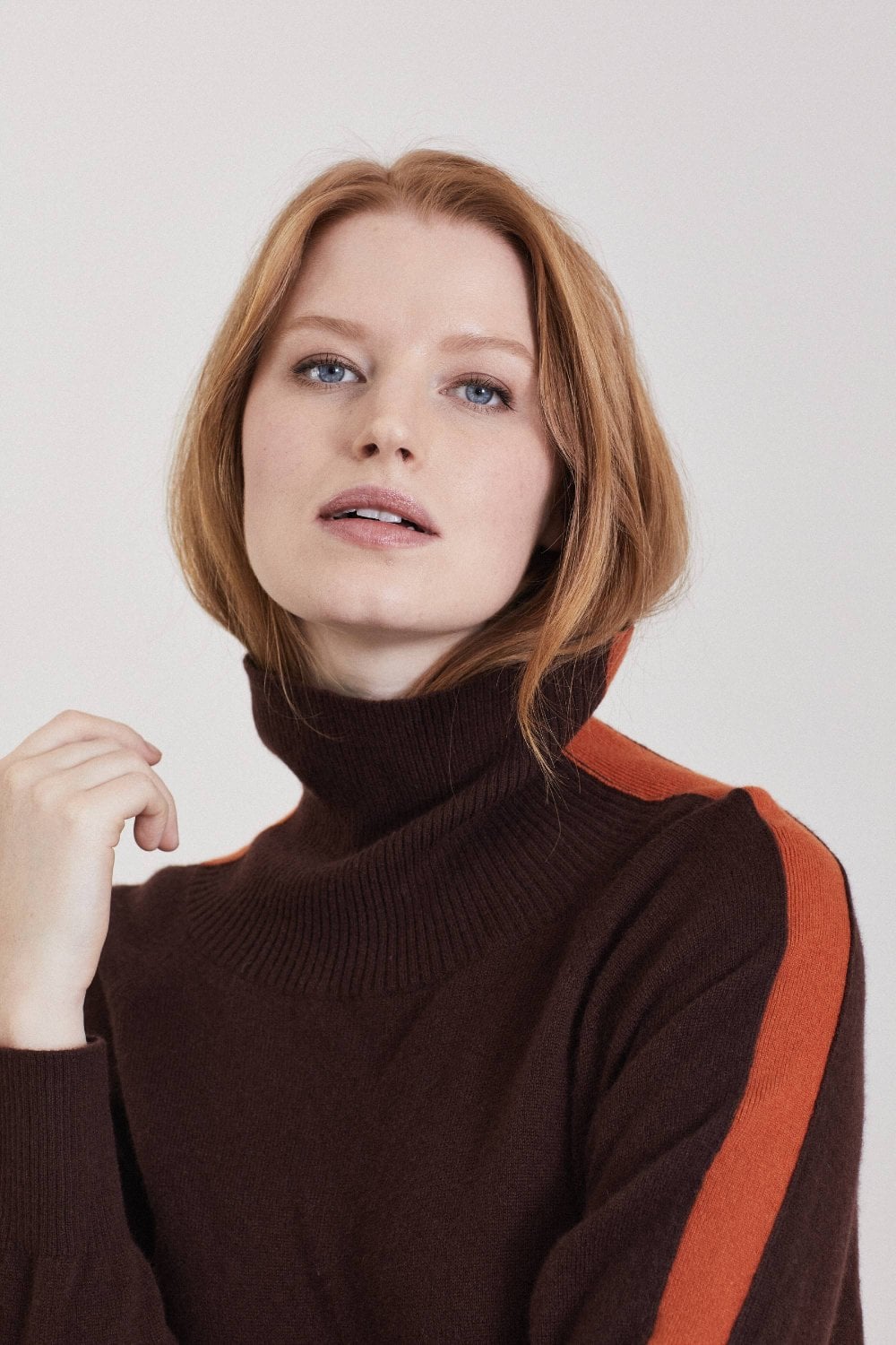 Polo Neck Cashmere Sweater in Chocolate/Orange
