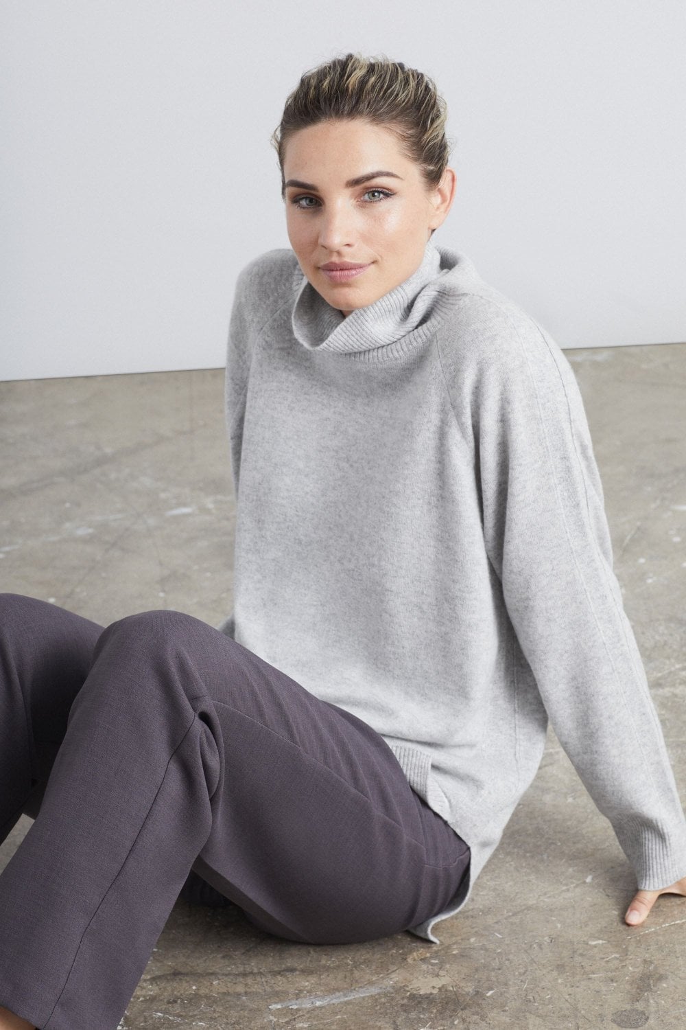 Polo Neck Cashmere Sweater in Foggy