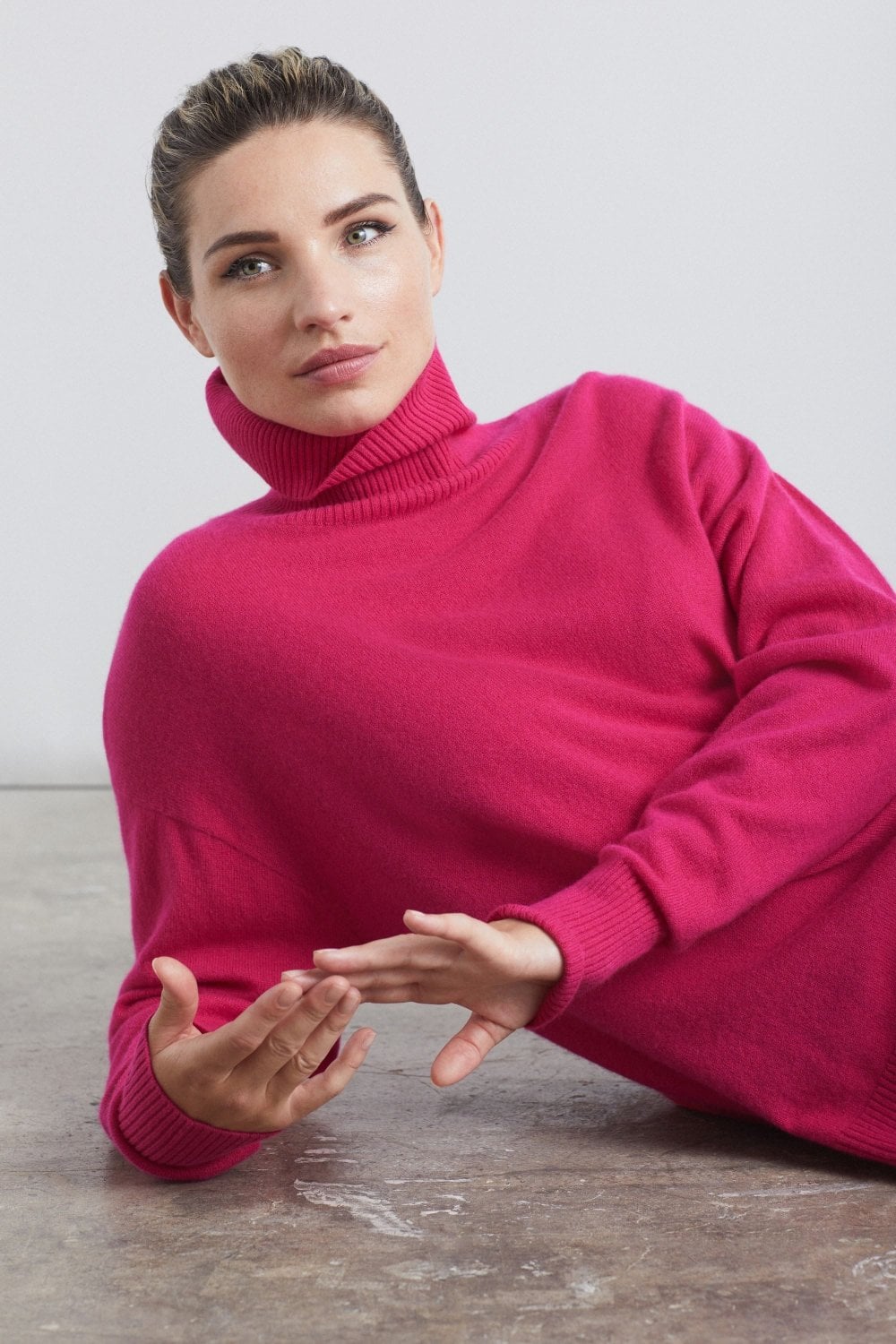 Relaxed Polo Neck Cashmere Sweater in Cherry